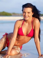 Suzie Carina